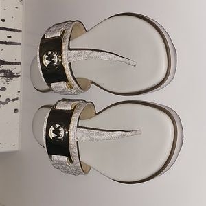 Micheal Kors Briar Thong Sandal, Sz7.5